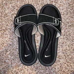 Nike comfort slides/sandals